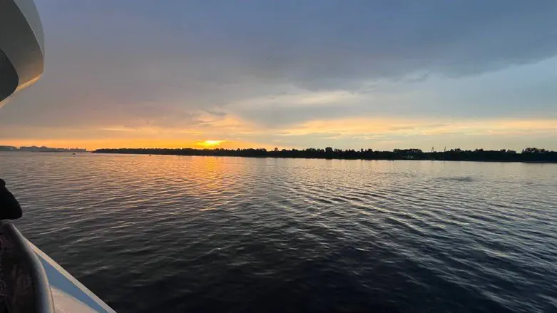 זריחה מתוך שקיעה במוסקבה