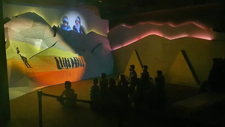 מבקרים במרכז