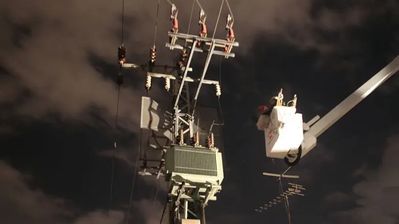 צוותי חברת החשמל בפעולה