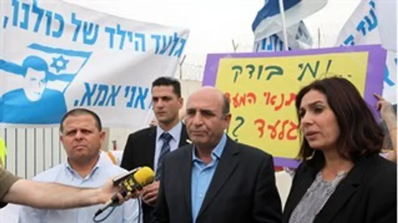 הח"כים במאהל שליט