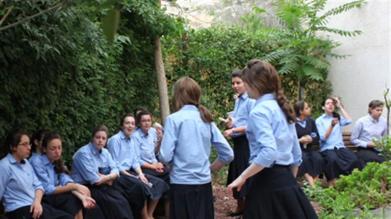 Bais Yaakov students (illustration)