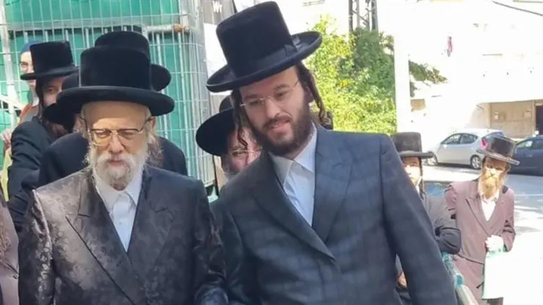 אבריימי שטרן (מימין)