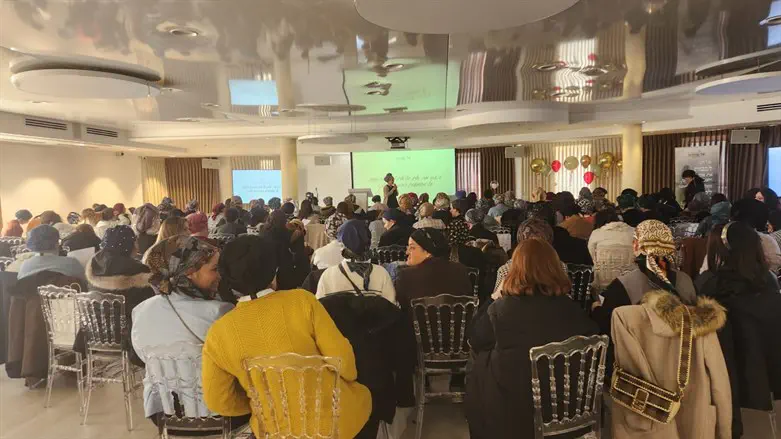 כנס עם טל שמידט והרבנית ימימה