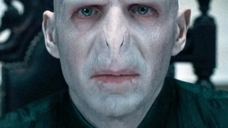 אם מישהו נראה לך כהכלאה של וולדמורט וגרגמל, אתה כנראה שונא אותו. אילוסטרציה