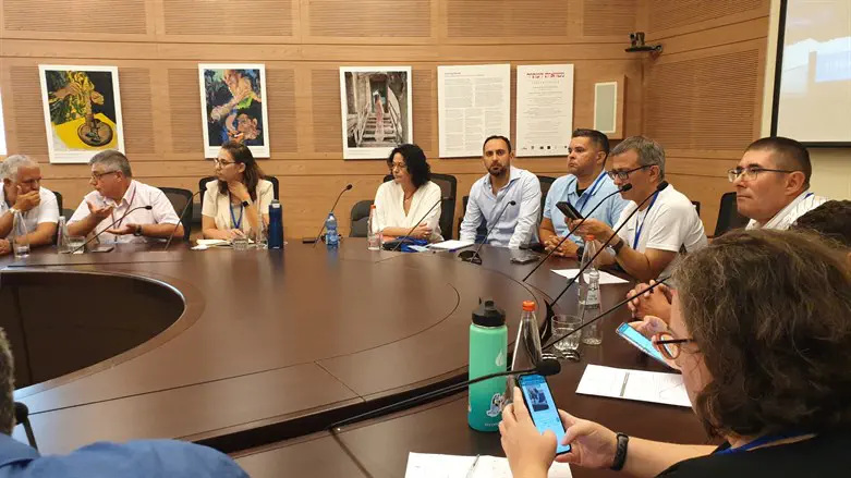 הדיון בוועדה