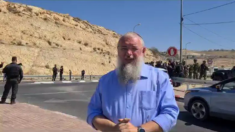 Шломо Нееман на мест теракта близ Ткоа