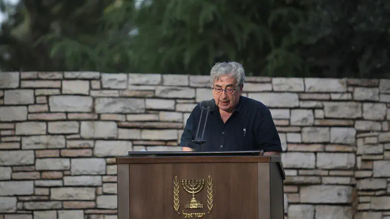 הסופר חיים באר