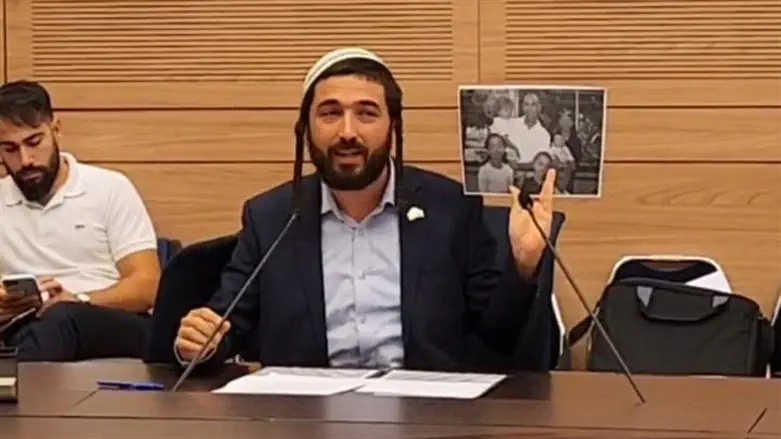 Цви Суккот с фотографией Баруха Мизрахи