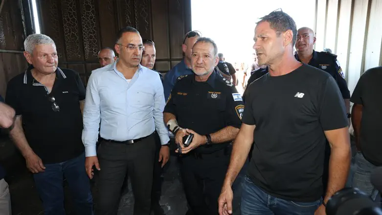 המפכ"ל בסיור בכפר שמאי