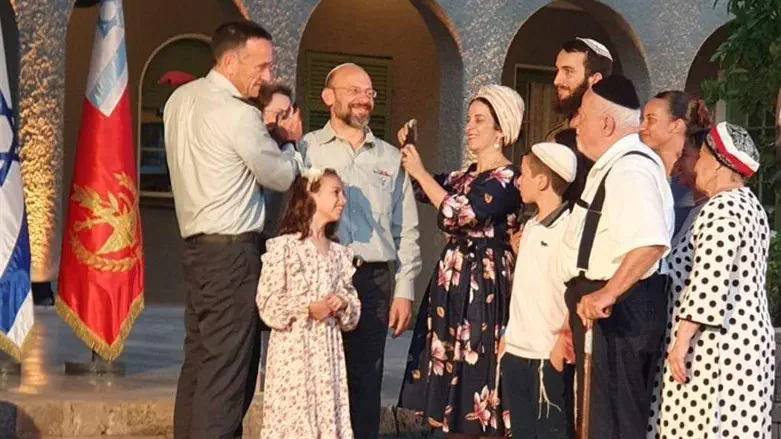 הרב חיים וייסברג בקבלת הדרגה