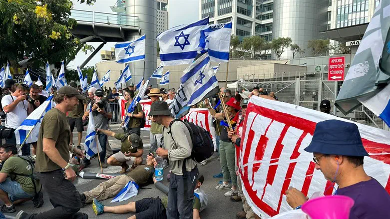 Protesters block entrance to the Kirya