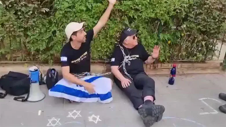 Шефи Паз и Том Нисани у дома Гали Бахарав-Миары