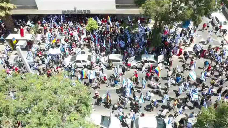 Protests across from the Rabbinate building in Tel Aviv