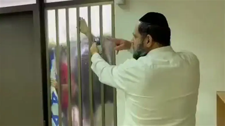Protesters attempt to break into the Tel Aviv Rabbinical Court