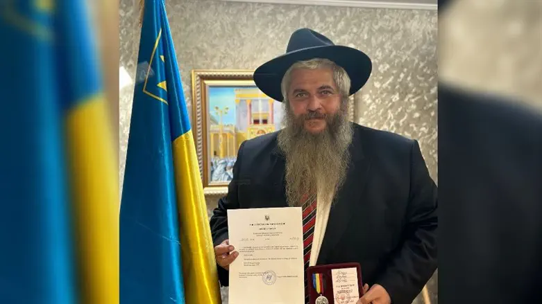 הרב אסמן בקבלת האות