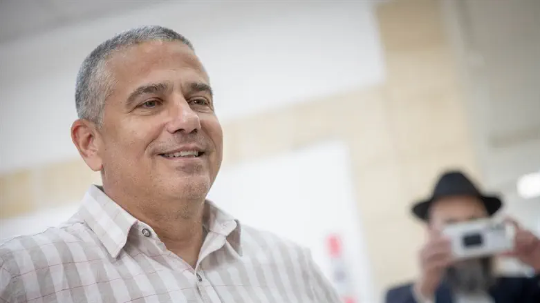 ינון מגל