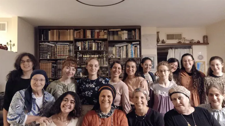 בנות ורבניות מדרשת בת ציון באירוע הסיום