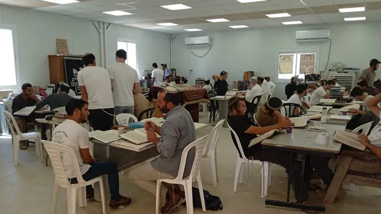 תלמידי ישיבת אריאל באו לחזק את ישיבת חומש