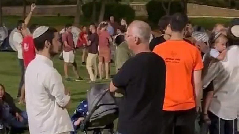 שיחות בגן סאקר