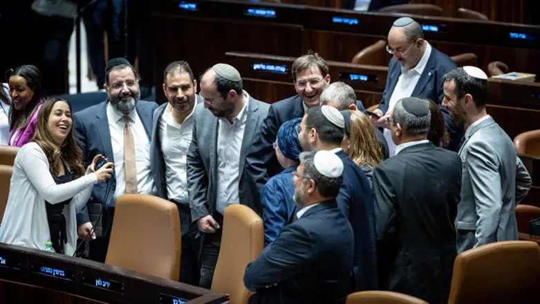 Депутаты после принятия закона