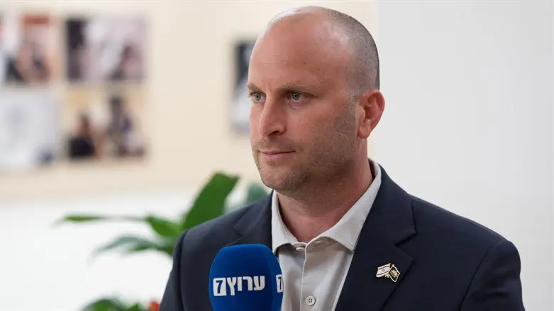 MK Yitzhak Kroizer