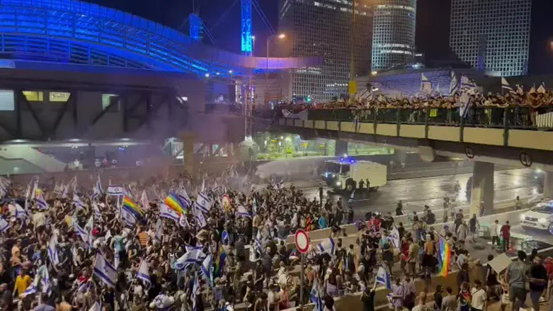 Protesters evacuated from Ayalon Highway