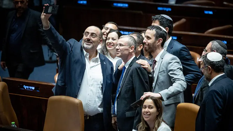 השר לוין וחברי ליכוד אחרי ההצבעה