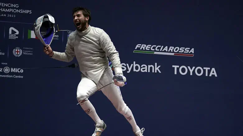 Eli Dershwitz celebrates after winning the sabre men's senior individual semifin