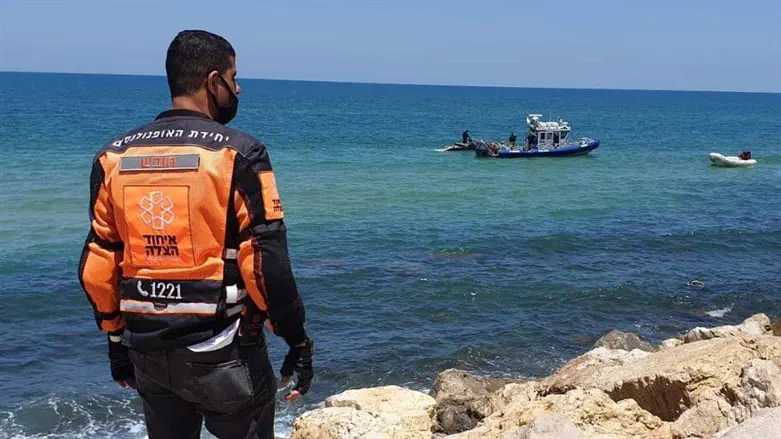 A UH volunteer stands at the beach after a water rescue (illustration)