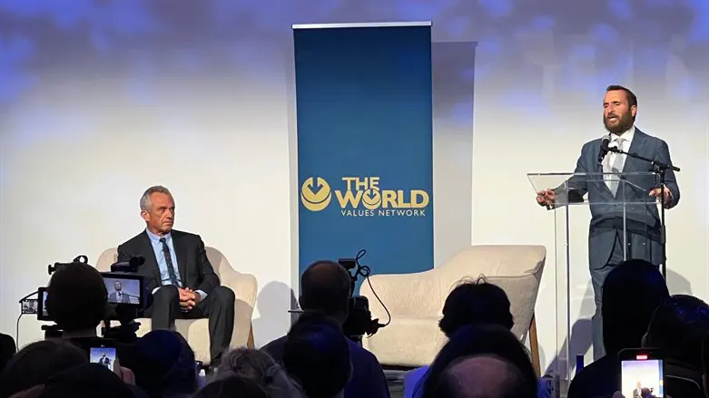 Presidential candidate Robert F. Kennedy Jr. at an event with Rabbi Shmuley Boteach