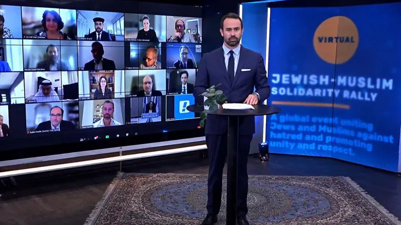 CAM CEO Sacha Roytman Dratwa hosting the event