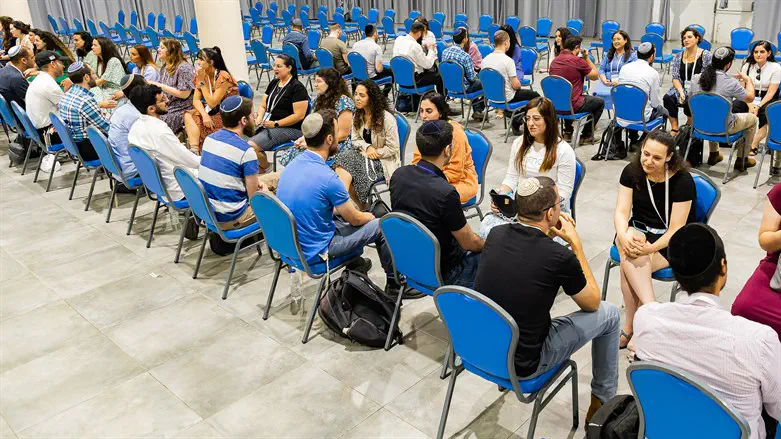 ספיד דייטינג בכנס עת לאהוב