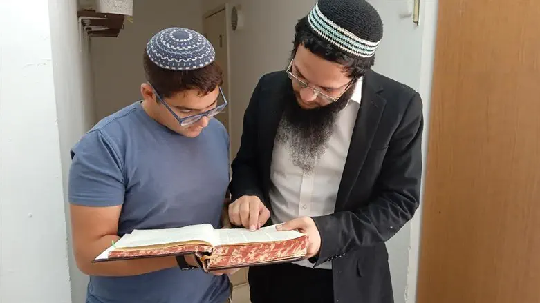 יחס וליווי אישי בלימוד ובחינוך.