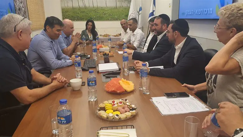 השר משה ארבל בביקור בבית החולים העמק