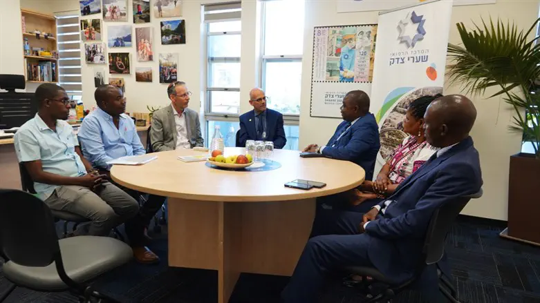 מפגש עם הצוות מזנזיבר והשגריר