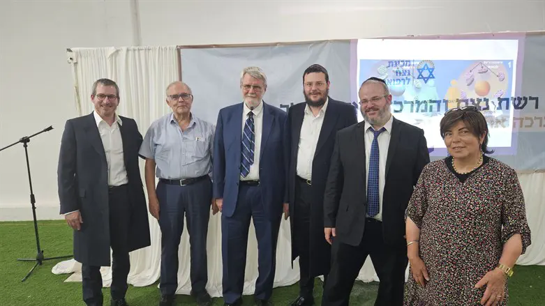 L-R: Rabbi Bombach, Prof. Halevy, Prof. Sukenik, Yoskovich, Nachtiler, & Dr. Genut