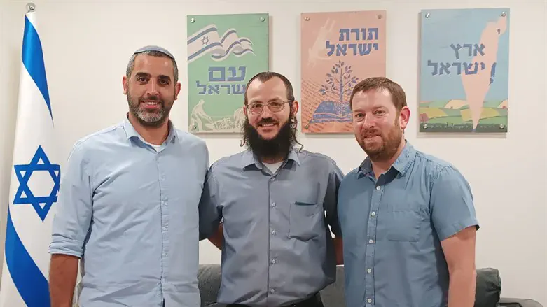 אברהם חקק עם יהודה ולד