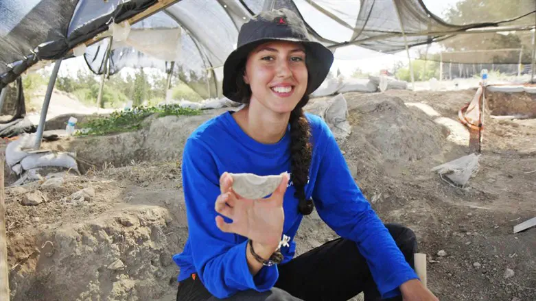 Youth leader Aviv Weitzman holding the magical mirror plaque she discovered at Usha