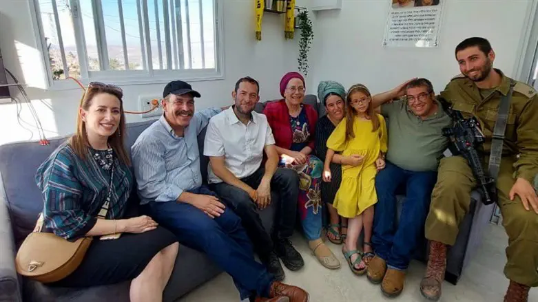 חנוכת הפינה החמה