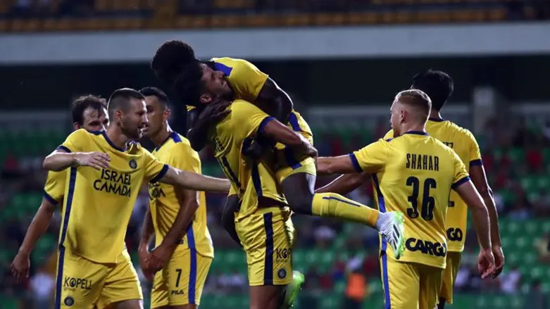 שחקני מכבי חוגגים מאזן מושלם הערב במולדובה