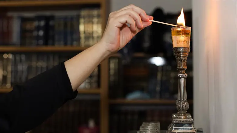 Shabbat candles