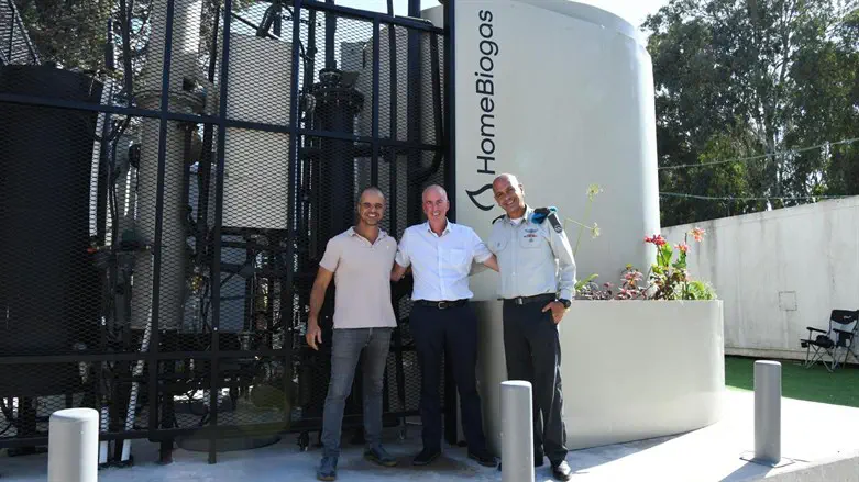 L-R: Oshik Efrati, Erez Zidon, and Brig. Gen. Pini Ben Moyal