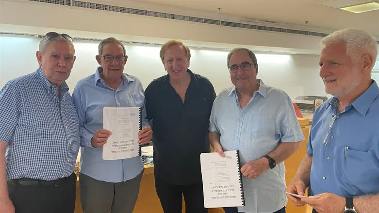 המצטרפים לעתירה