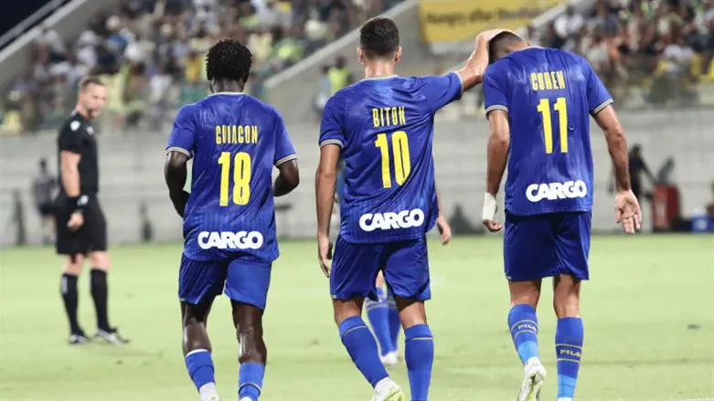 שחקני מכבי הערב בקפריסין