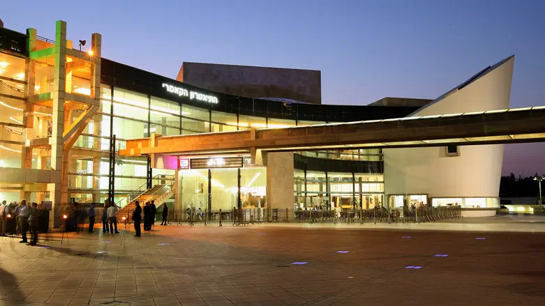 סצנות בעייתיות בקאמרי