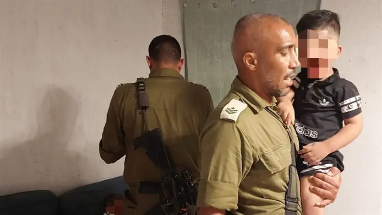 IDF forces with the children