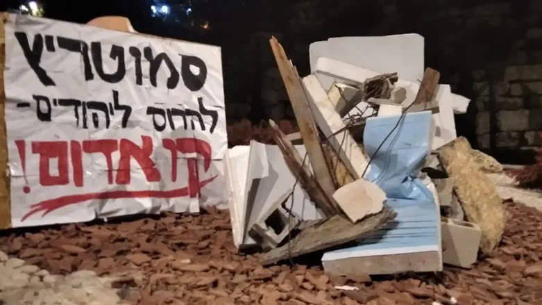 Руины Аира Шахар на акции протеста