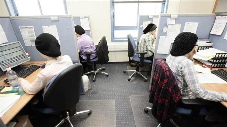 Haredi women in high-tech (illustration)