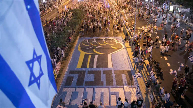 Anti-government protesters in Tel Aviv
