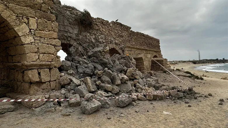 The collapsed aqueduct
